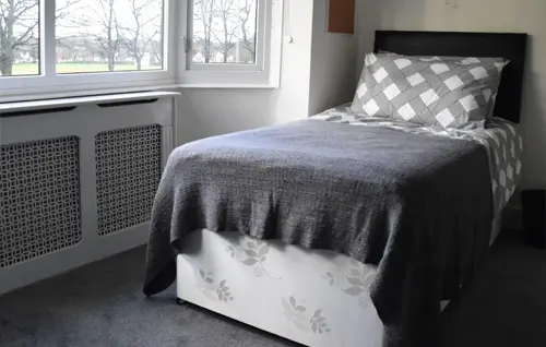drug-alcohol-rehab-bedroom-bedfordshire.jpg